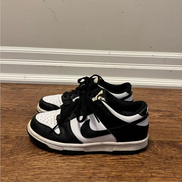 Panda Nike Dunks - Picture 2 of 5
